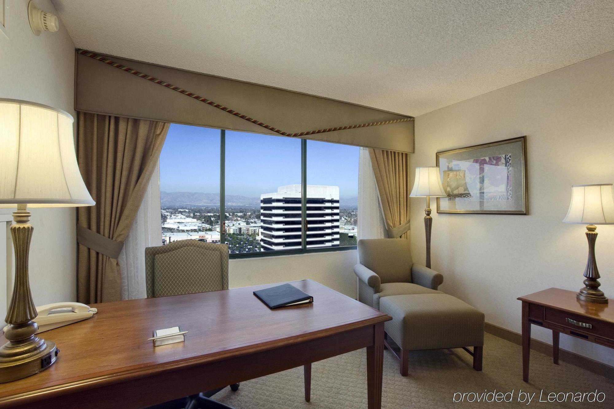 Hilton Woodland Hills/ Лос Анджелис Стая снимка